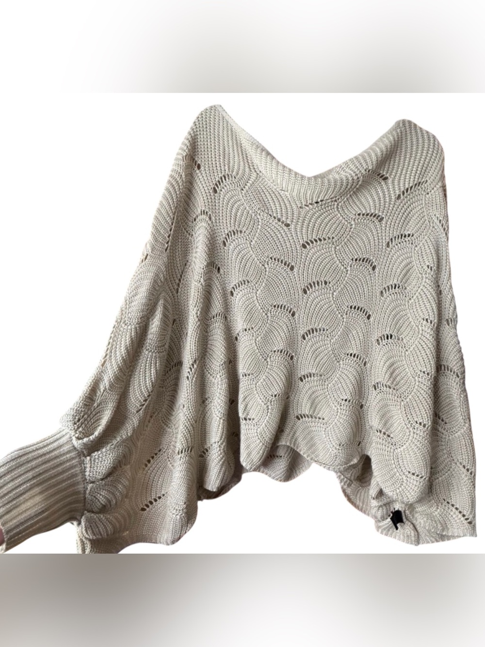 Main & Madison Sweater by Anthropologie ~Scalloped ~Beige ~Wing Sleeved ~Perfect - Picture 3 of 5